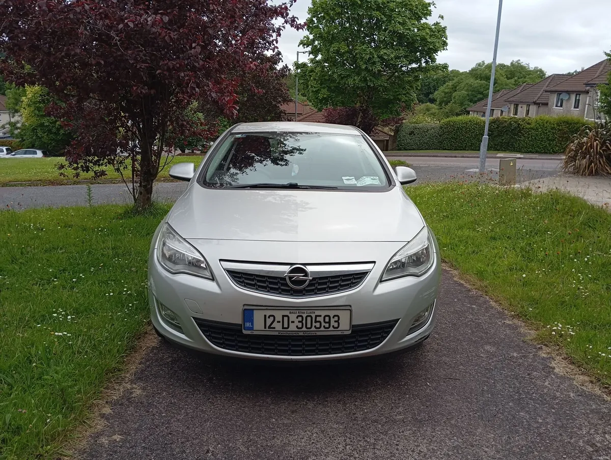 Opel Astra 2012 - Image 4