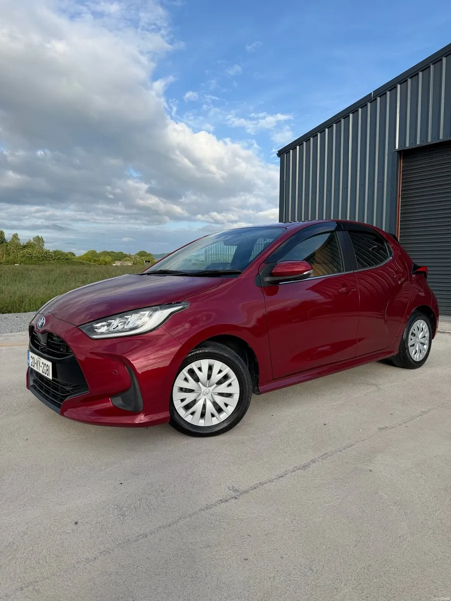 2020 Toyota Yaris Hybrid Low KMS - Image 3