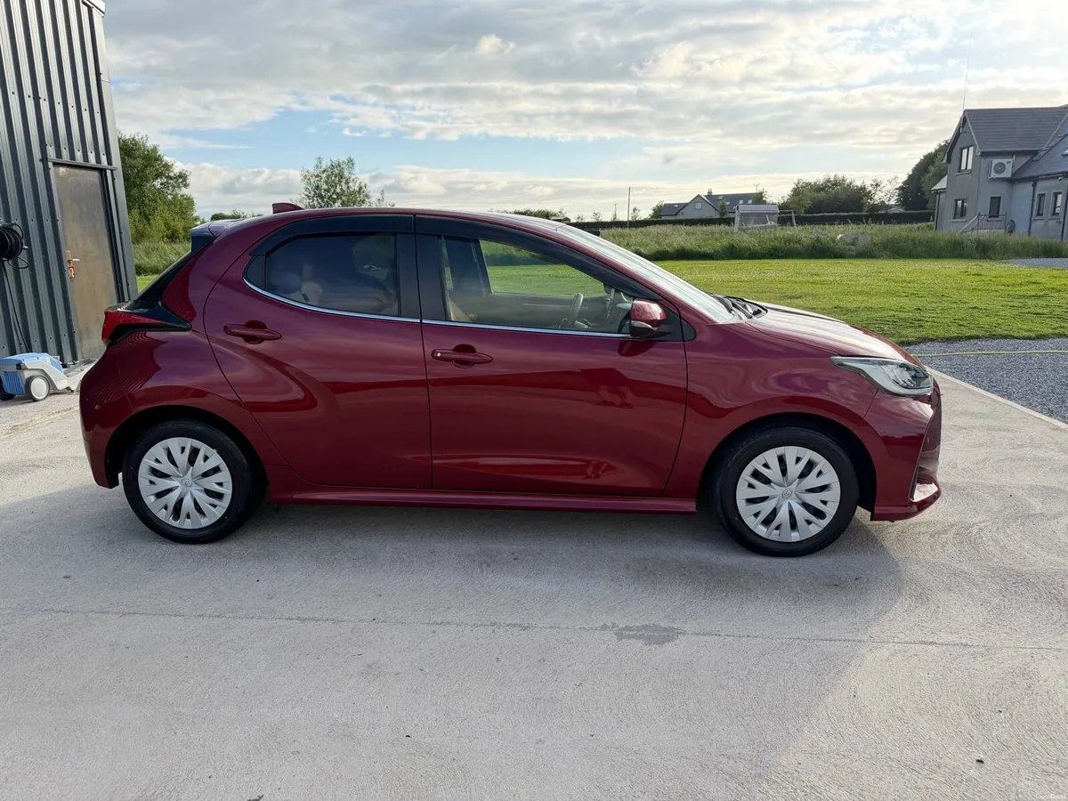 2020 Toyota Yaris Hybrid Low KMS - Image 4