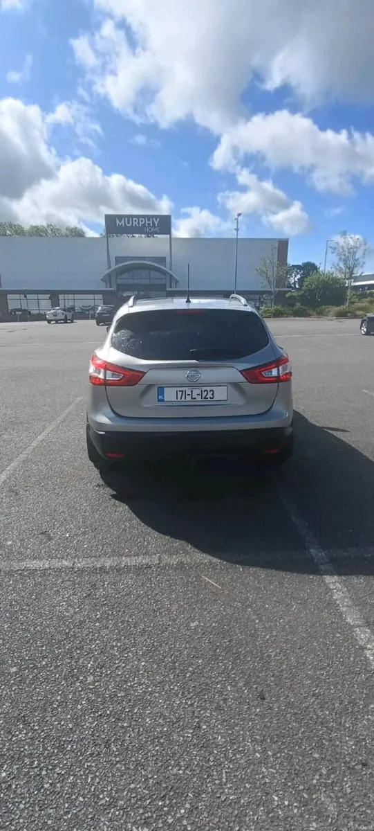 Nissan Qashqai J11 SV Premium *Low Kilometers* - Image 2