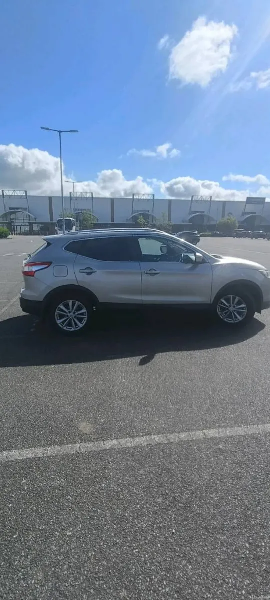 Nissan Qashqai J11 SV Premium *Low Kilometers* - Image 3