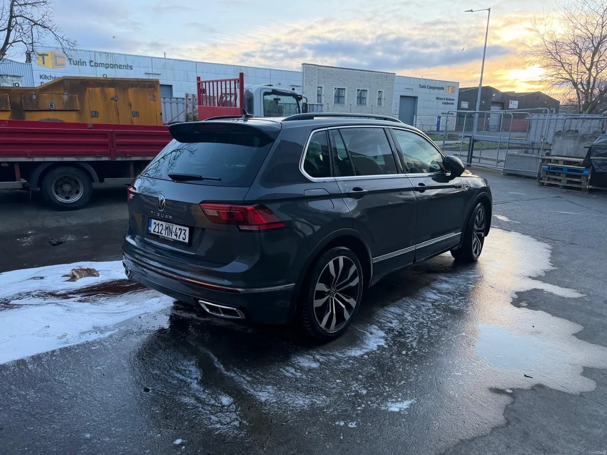 2021 Volkswagen Tiguan R Line - Image 2