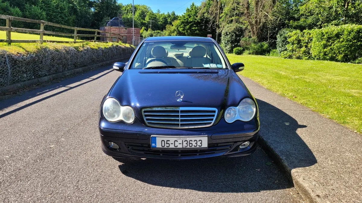 Mercedes-Benz C-Class 2005 - Image 2