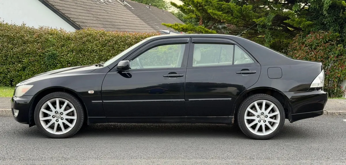 Lexus IS200 Sport Design -  Manual & Irish Reg - Image 2