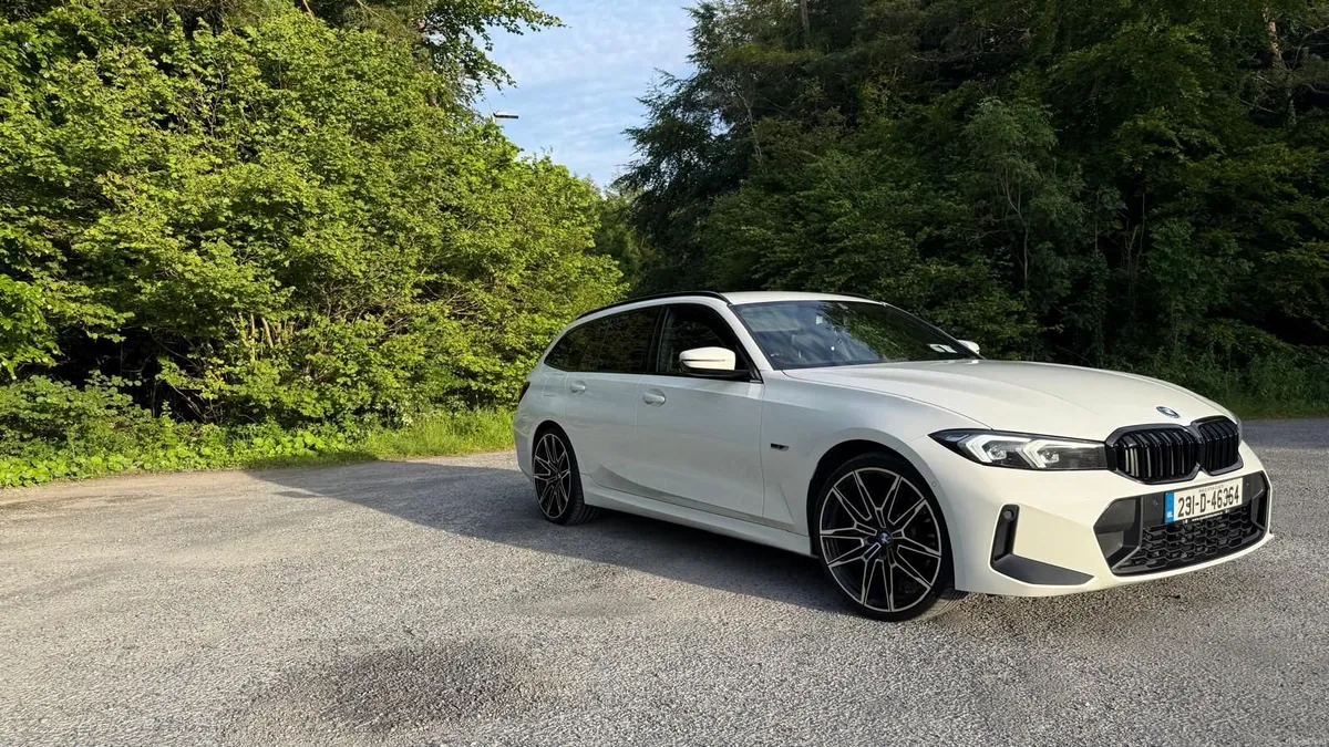 BMW 3-Series 2023 - Image 2