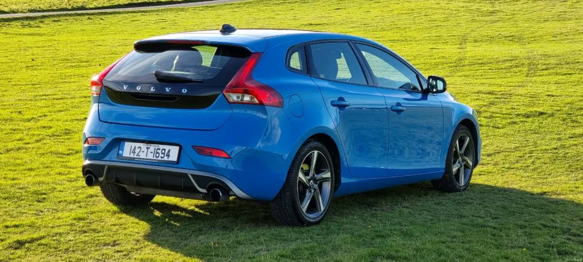 Volvo v40 R-design - Image 2