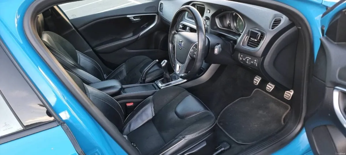 Volvo v40 R-design - Image 4
