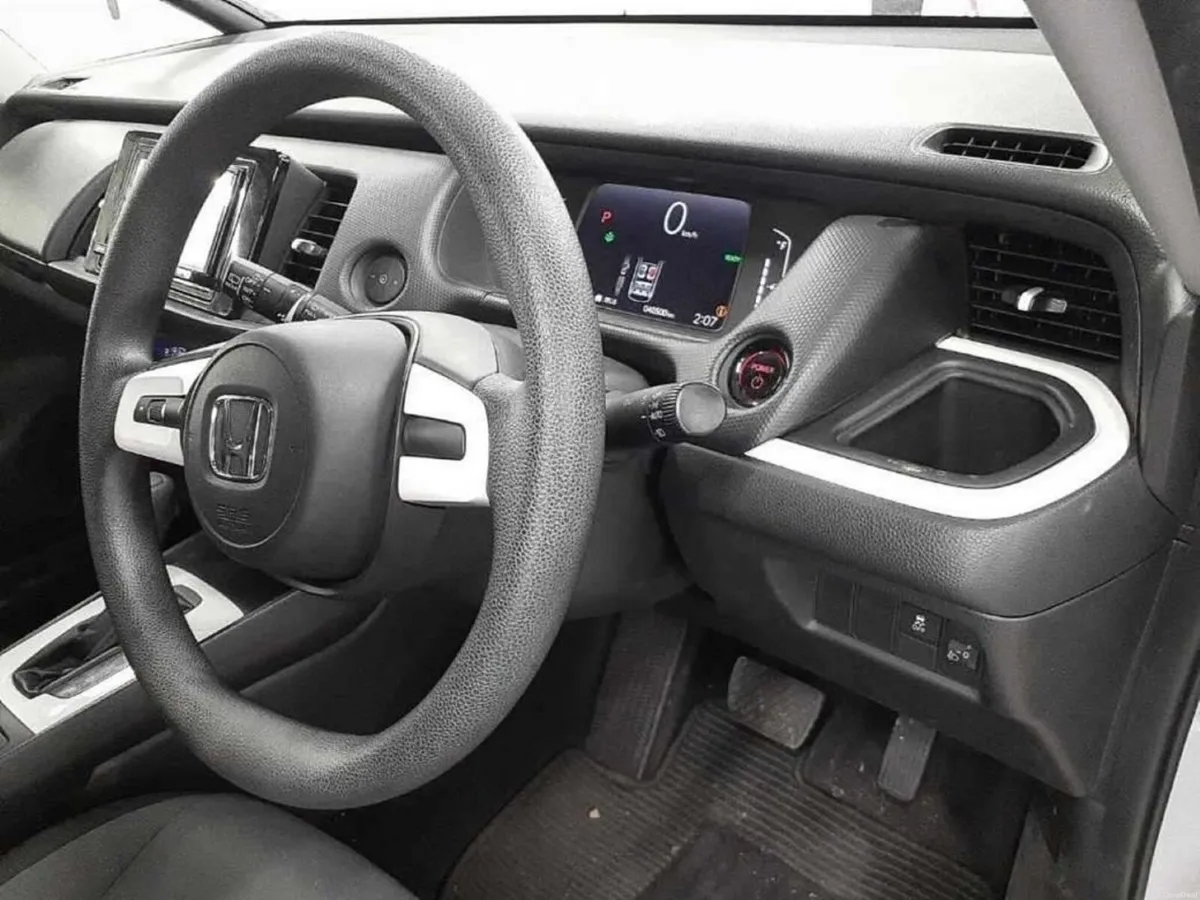 Honda Fit 1.5 HYBRID AUTOMATIC - PUSH BUTTON STOP - Image 3