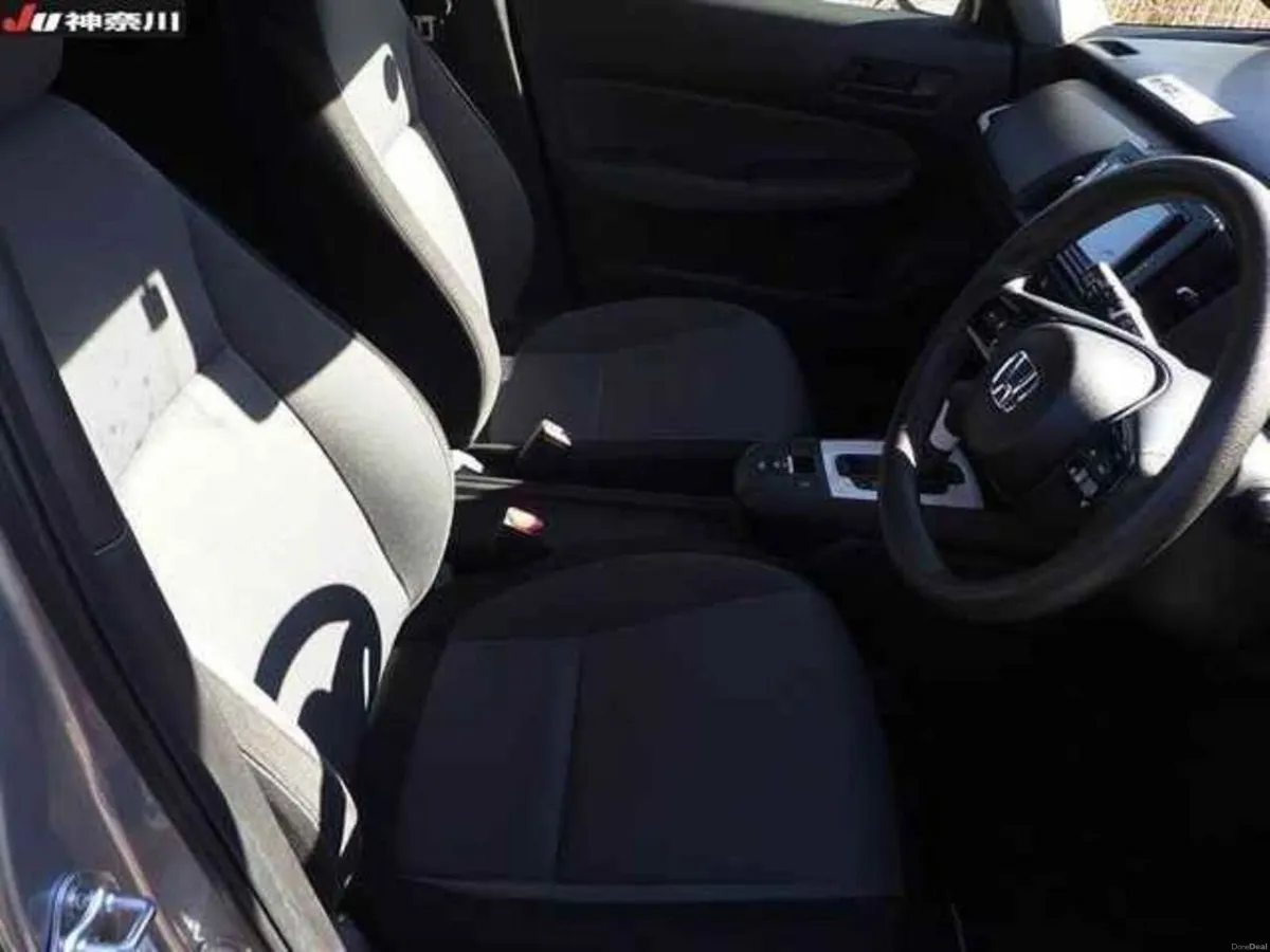 Honda Fit 1.5 HYBRID AUTOMATIC - PUSH BUTTON START - Image 3