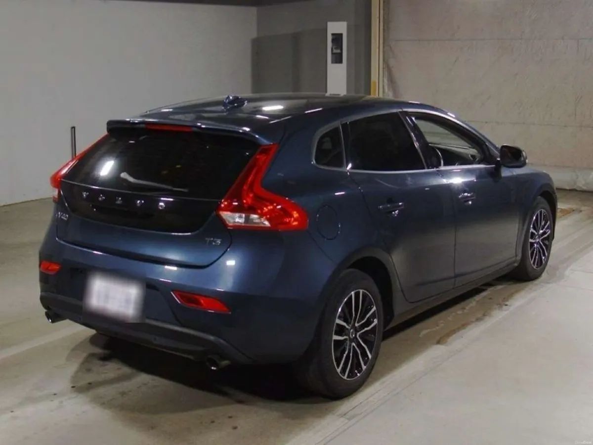 Volvo V40 1.5 AUTOMATIC - CREAM INTERIOR W/HALF LE - Image 2