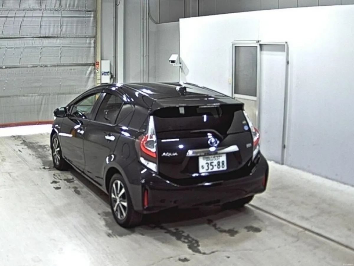 Toyota Aqua 1.5 HYBRID G STYLE BLACK - PUSH BUTTON - Image 2