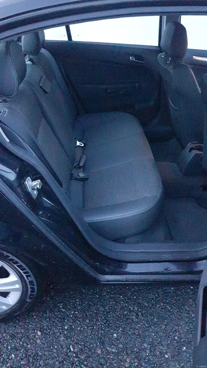 Opel Astra 2008 Manual Petrol - Image 4