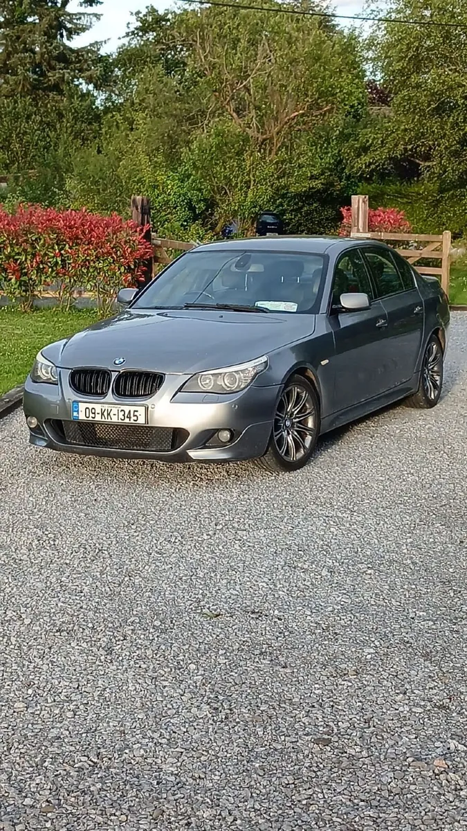 BMW 5-Series 2009 - Image 1