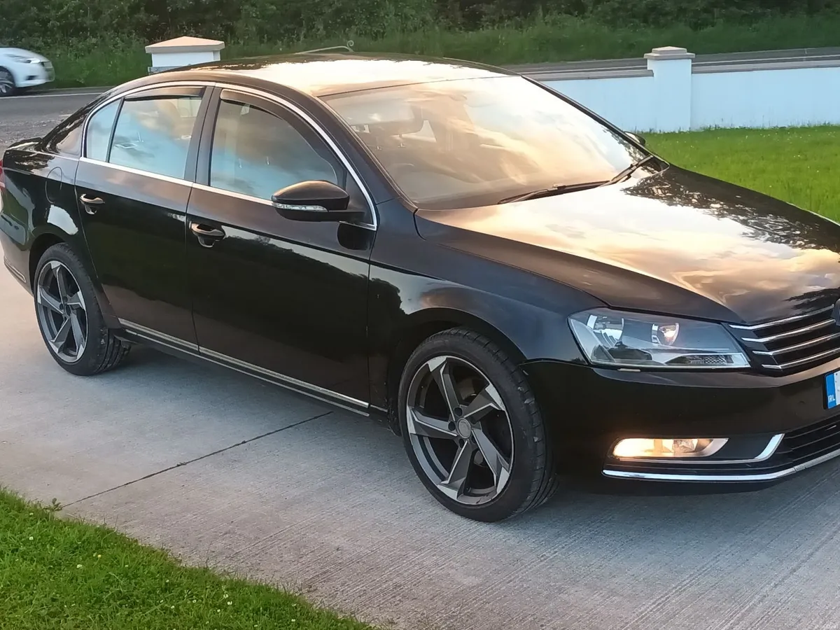 Volkswagen Passat - Image 1