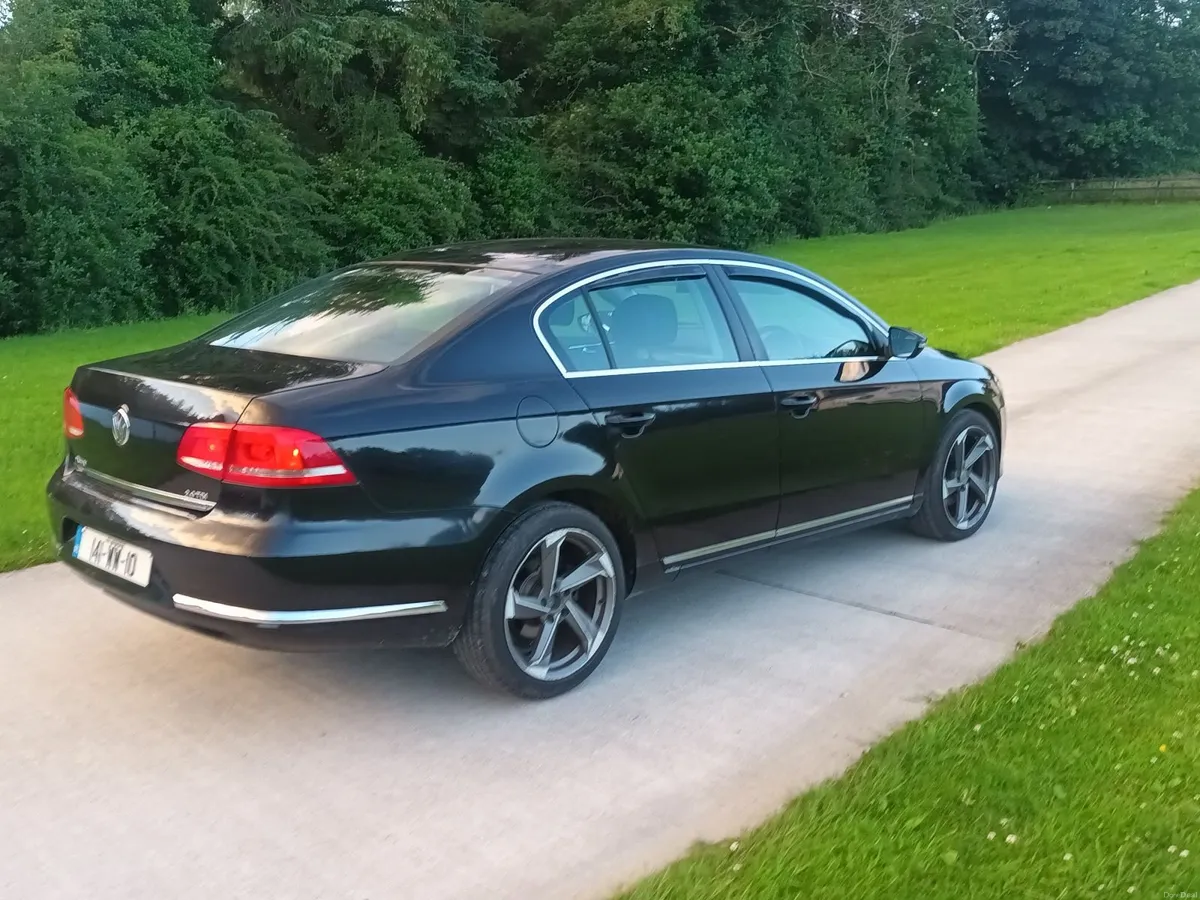 Volkswagen Passat - Image 2