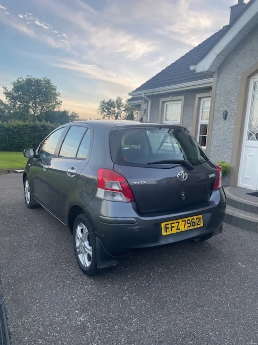 Toyota Yaris 2010 - Image 4
