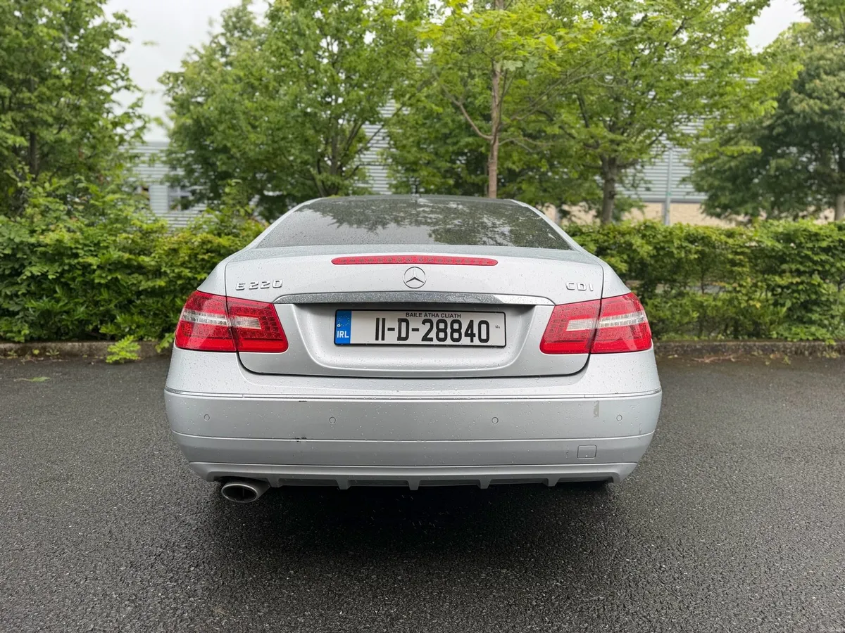MERCEDES E220 AUTO LOW MILEAGE - Image 3