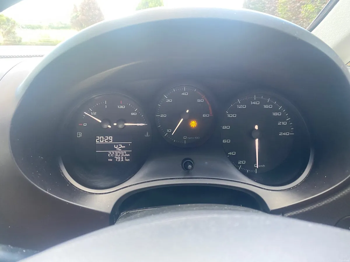 SEAT Leon 2010 - Image 2