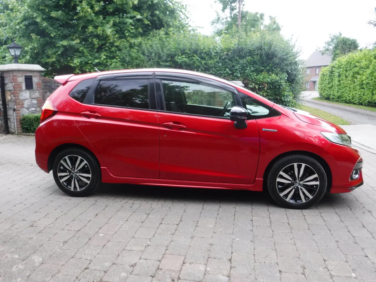Honda Fit 2018 1.5 AUTO HYBRID SPORTS NCT 6/28 - Image 2