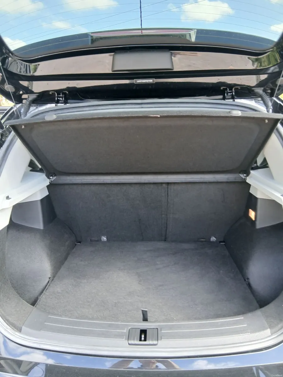 MG ZS 2023 - Image 4