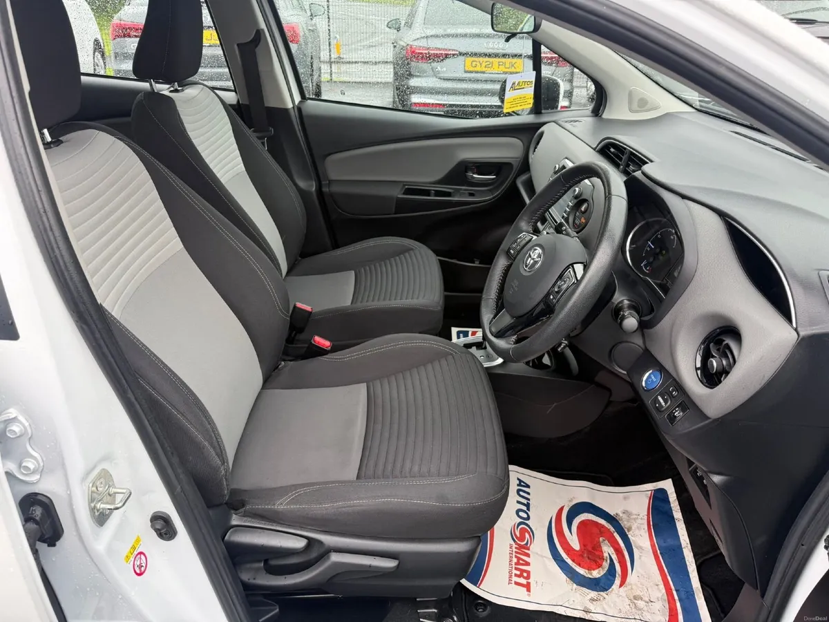 Toyota Yaris 2018 - Image 5