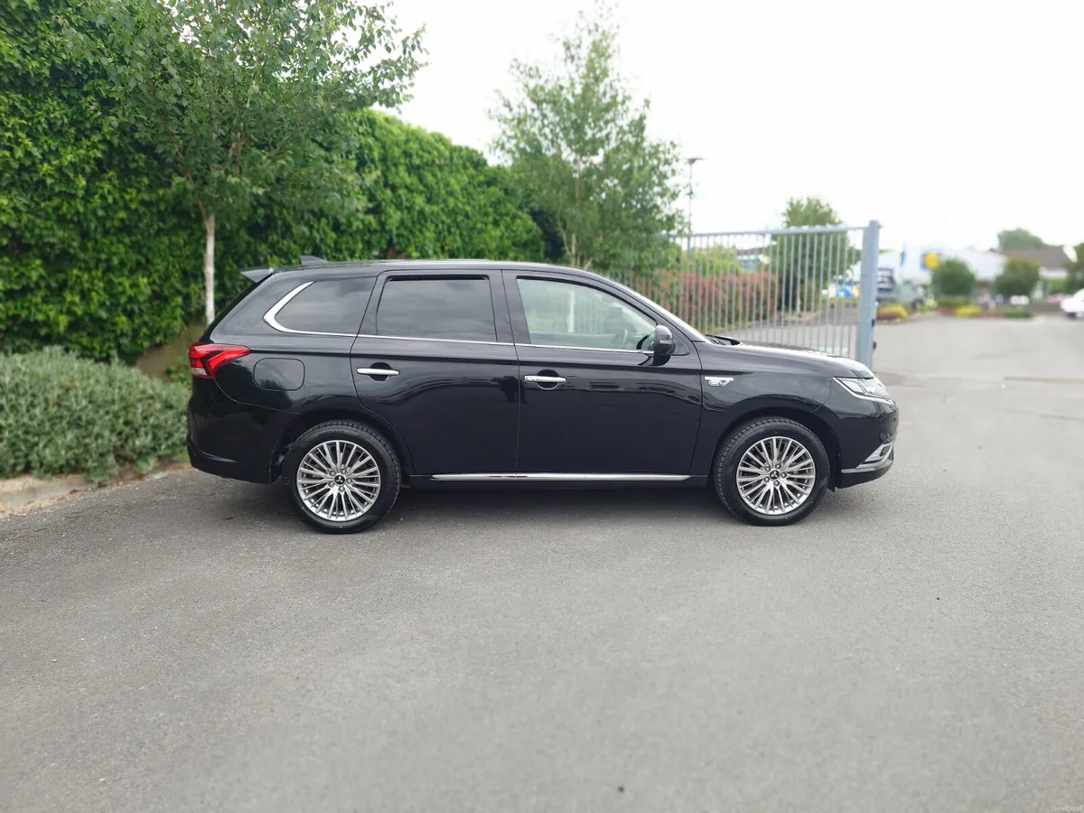 Mitsubishi Outlander Plug-in Hybrid - Image 4