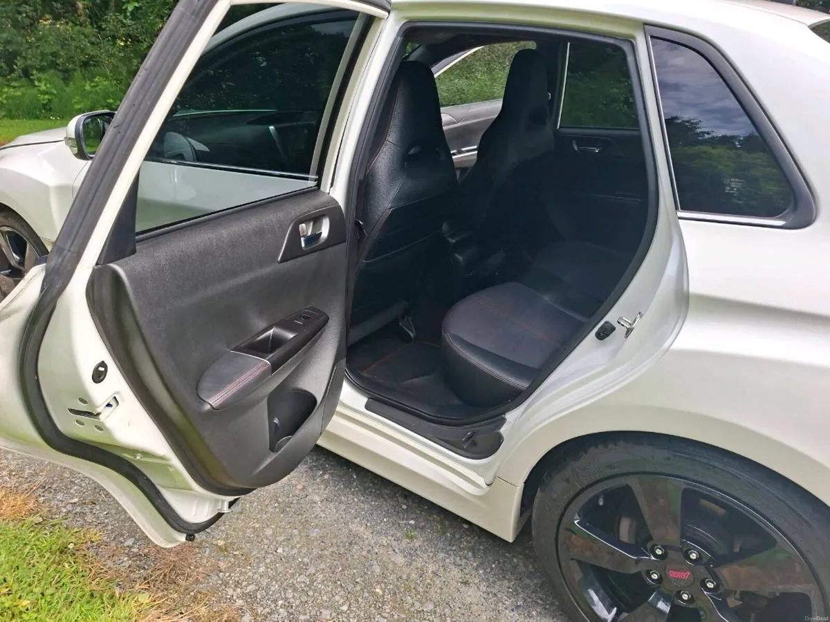 Car - Image 4