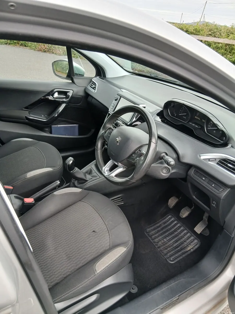 Peugeot 208 2016 - Image 5