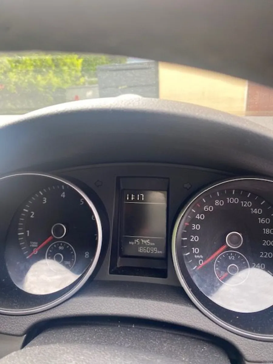 Volkswagen Golf 2011 - Image 3