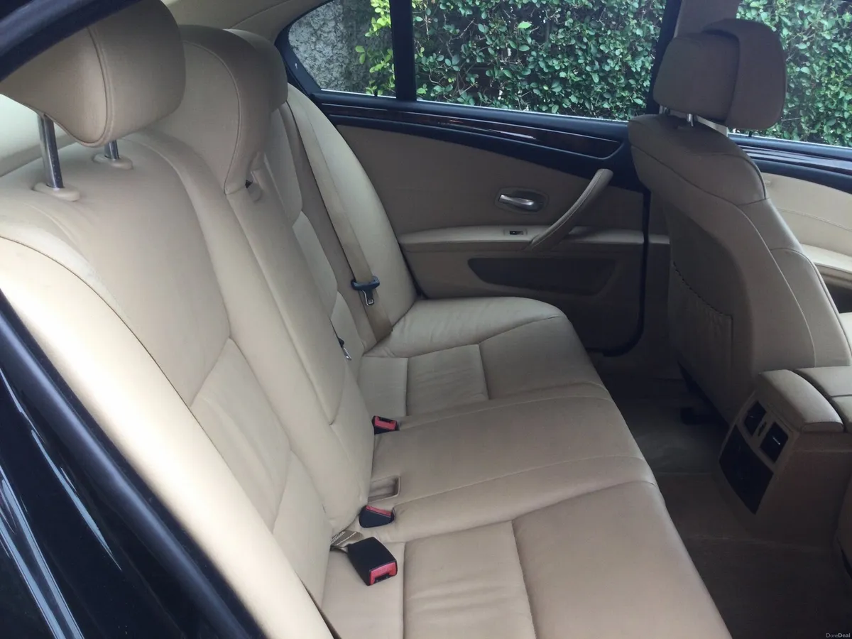 BMW 5-Series 2010 - Image 1