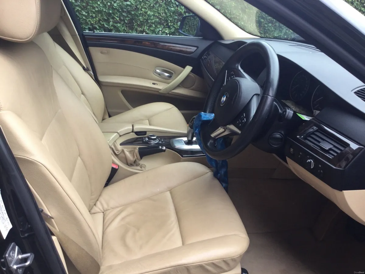 BMW 5-Series 2010 - Image 2