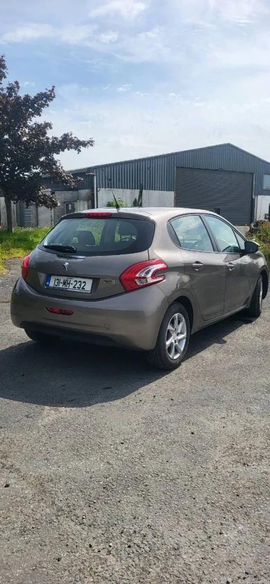 PEUGEOT 208 - Image 4