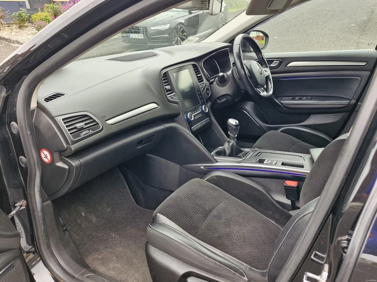 171 Renault Megane **TAX AND TEST** - Image 4