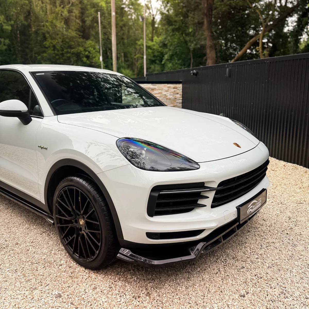 2022 (221) Porsche Cayenne V6 E-Hybrid *FULL PSH* - Image 3