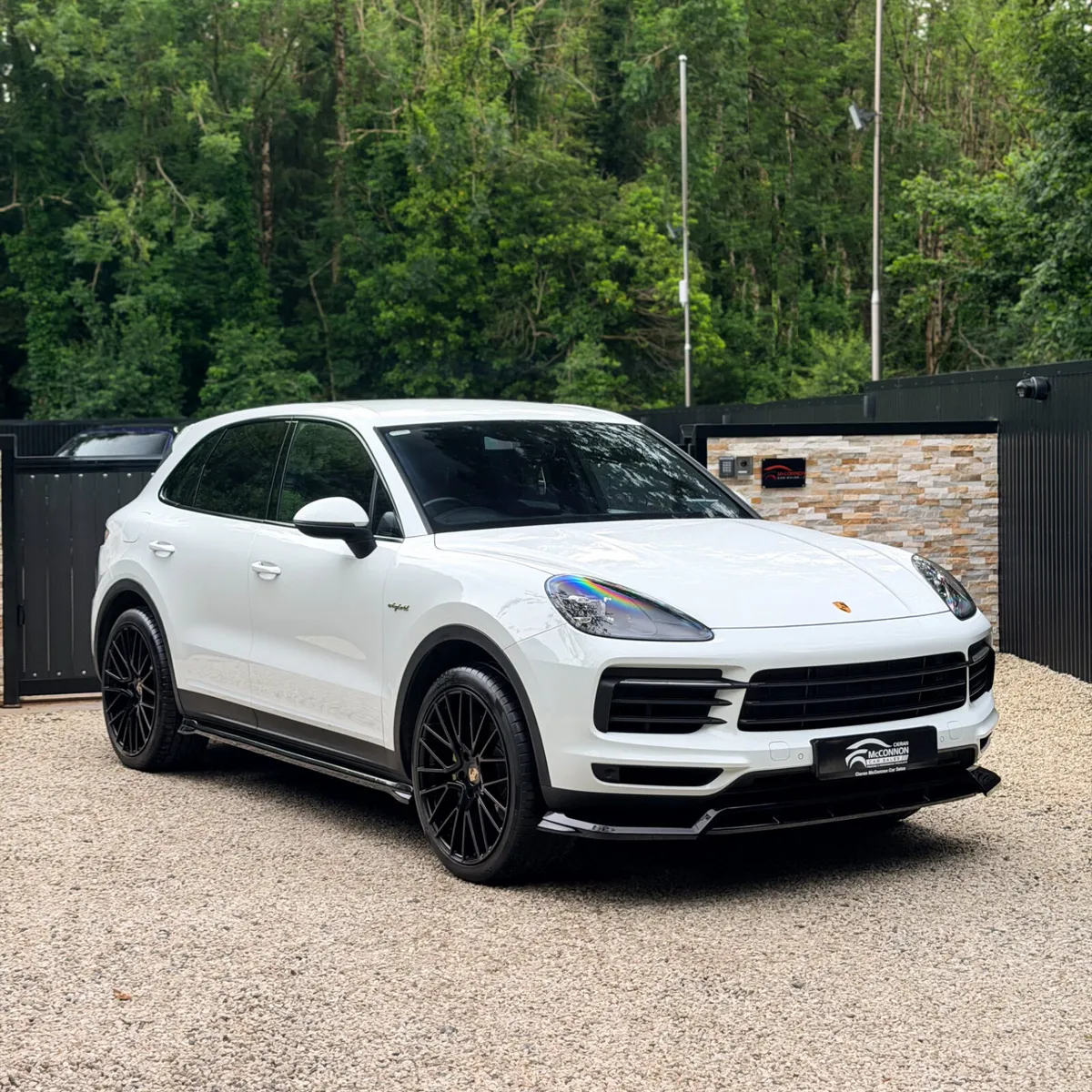 2022 (221) Porsche Cayenne V6 E-Hybrid *FULL PSH* - Image 1