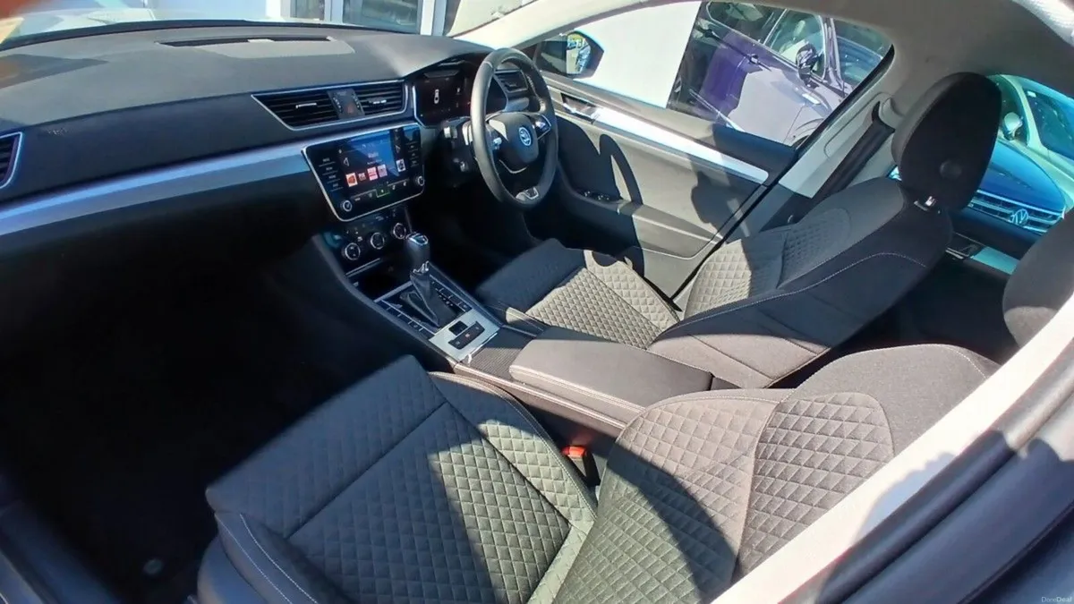 Skoda Superb Superb Ambition 2.0TDI 150HP DSG **RE - Image 5