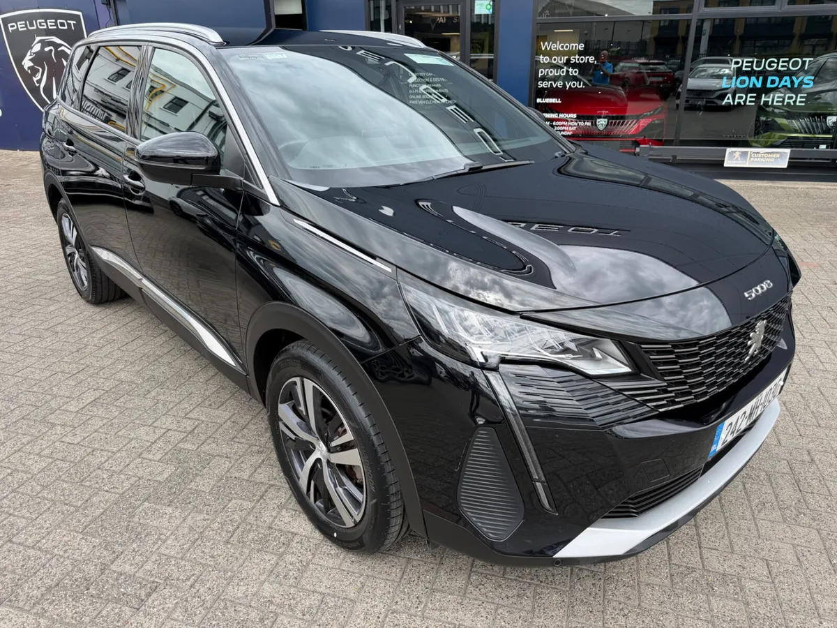 2024 Peugeot 5008 Allure Hybrid - Image 1
