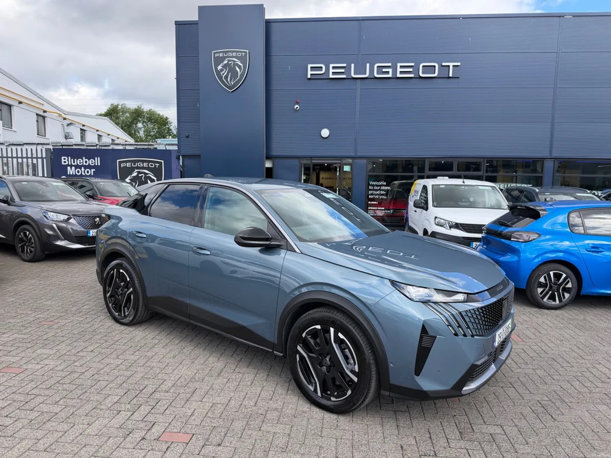 2025 Peugeot 3008 eAllure - Image 2
