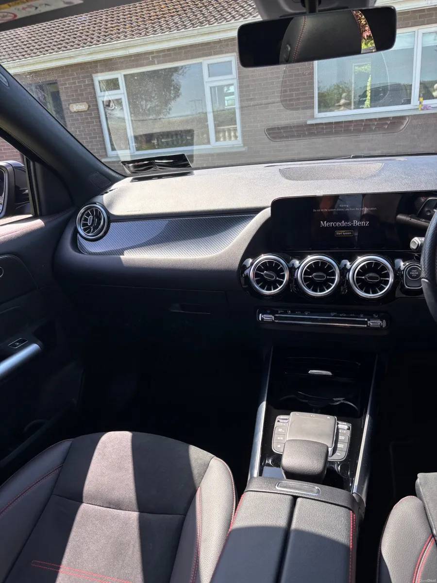 Mercedes-Benz GLA 2023 - Image 3