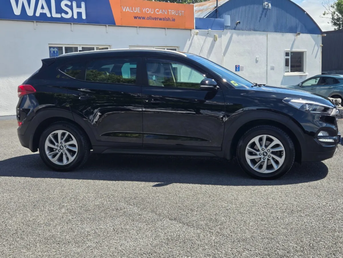 Hyundai Tucson IX35 EXECUTIVE 4WD 5DR AUTO - Image 3