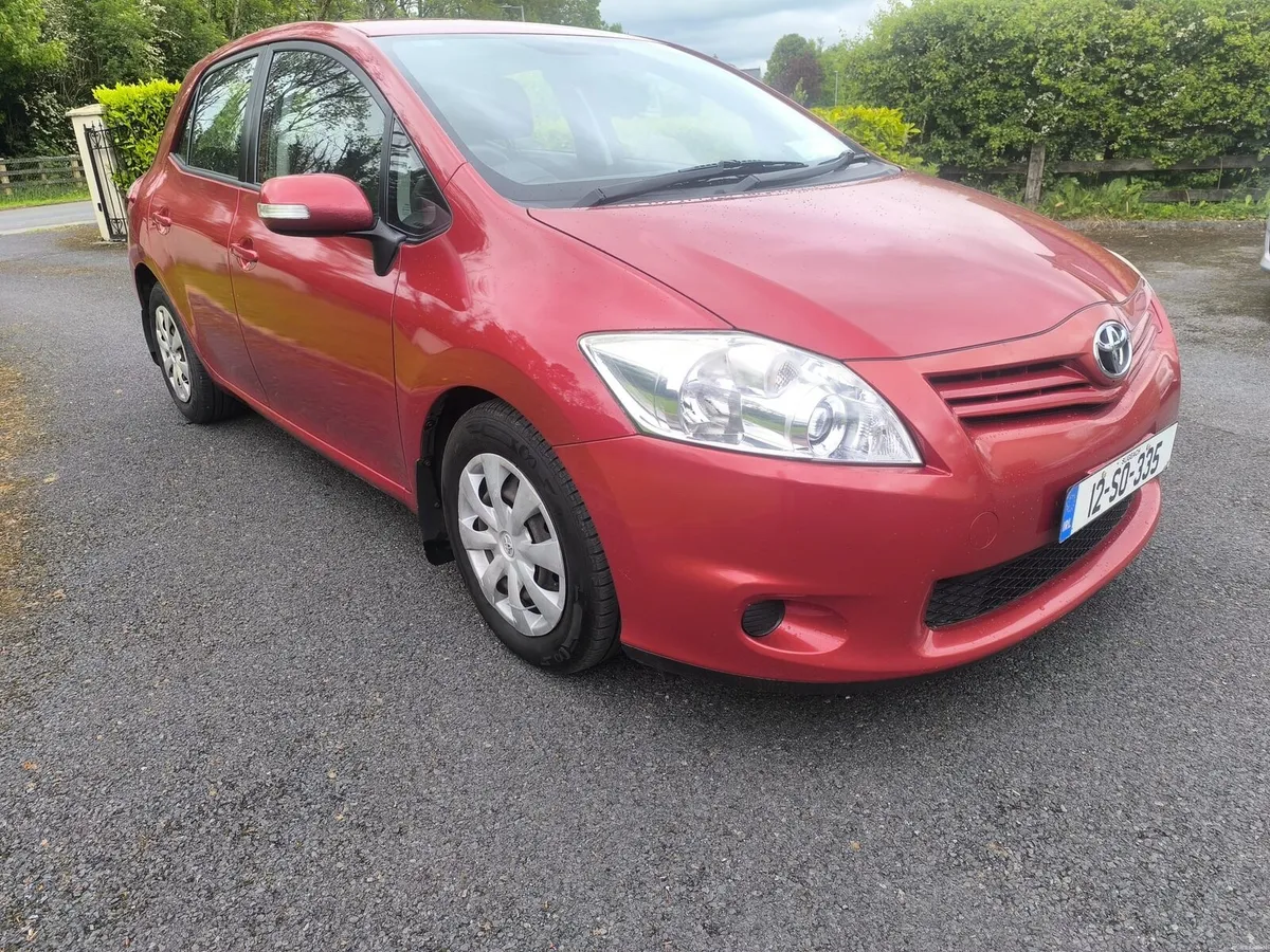12 TOYOTA AURIS 1.4 DIESEL.LOW KILOMETRES - Image 3
