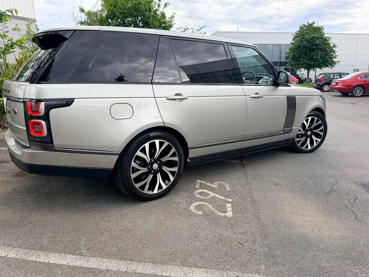 2019 Land Rover Range Rover Vogue P400 ~ LWB ~ - Image 3