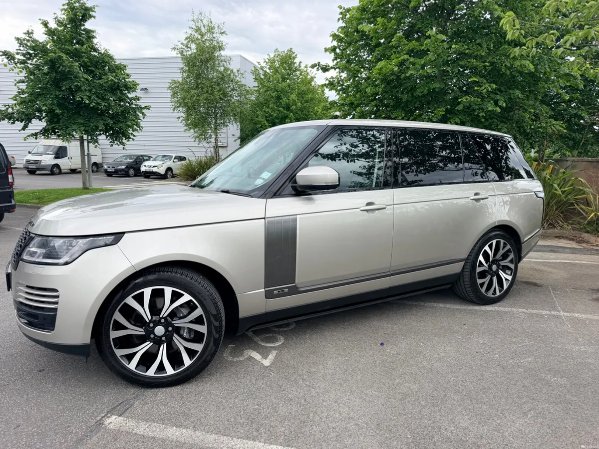 2019 Land Rover Range Rover Vogue P400 ~ LWB ~ - Image 2