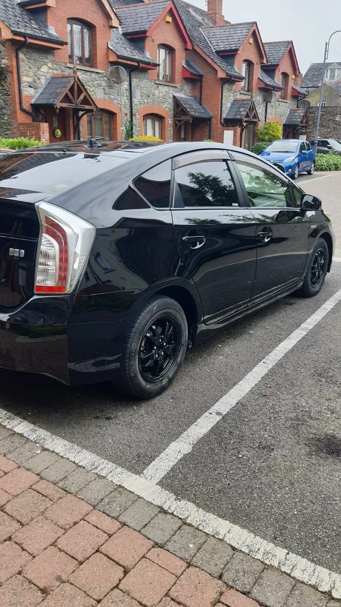 Toyota Prius Hybrid 2014 - Image 4