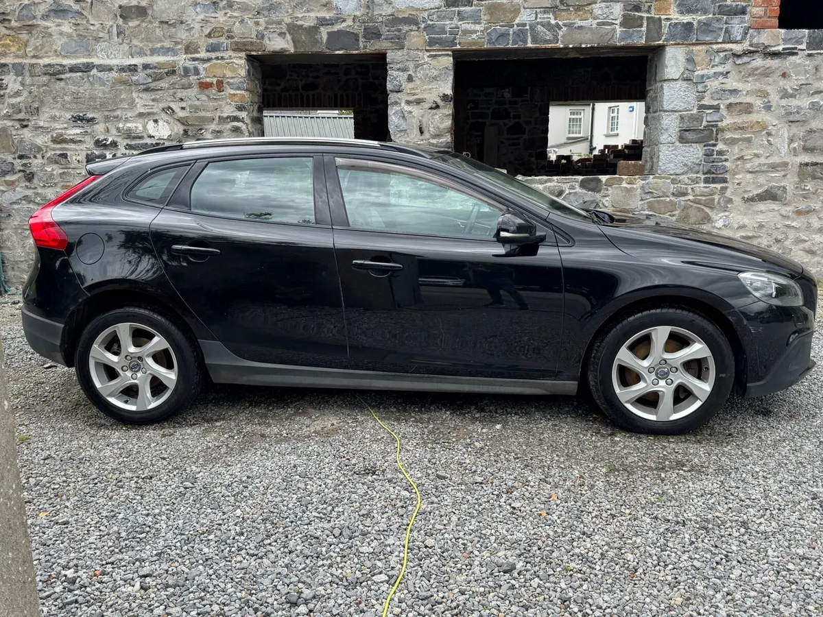 2016 Volvo V40 2.0 Cross Country - Image 2