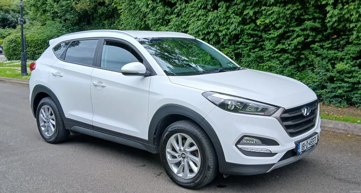 Hyundai Tucson 2018 1.6 PETROL EXEC 5dr - FSH - Image 1