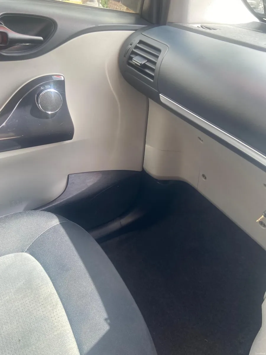 Toyota iQ 2013 - Image 4