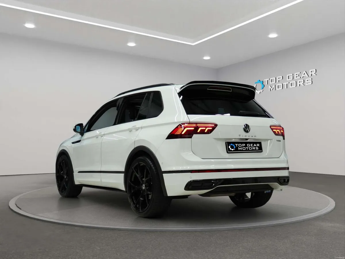 2021 Volkswagen Tiguan R-LINE - Image 3