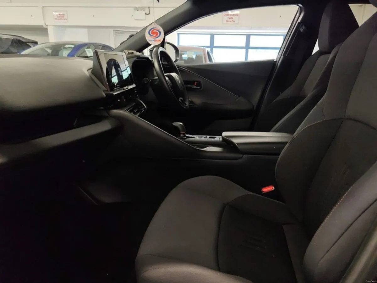 Toyota C-HR HYBRID SPORT - Image 6