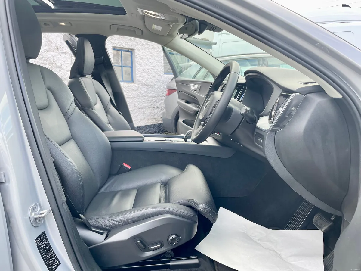 Volvo XC60 T6 Recharge PHEV PlusDark AWD Auto,2023 - Image 5